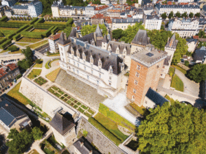 vue aérienne du château de Pau